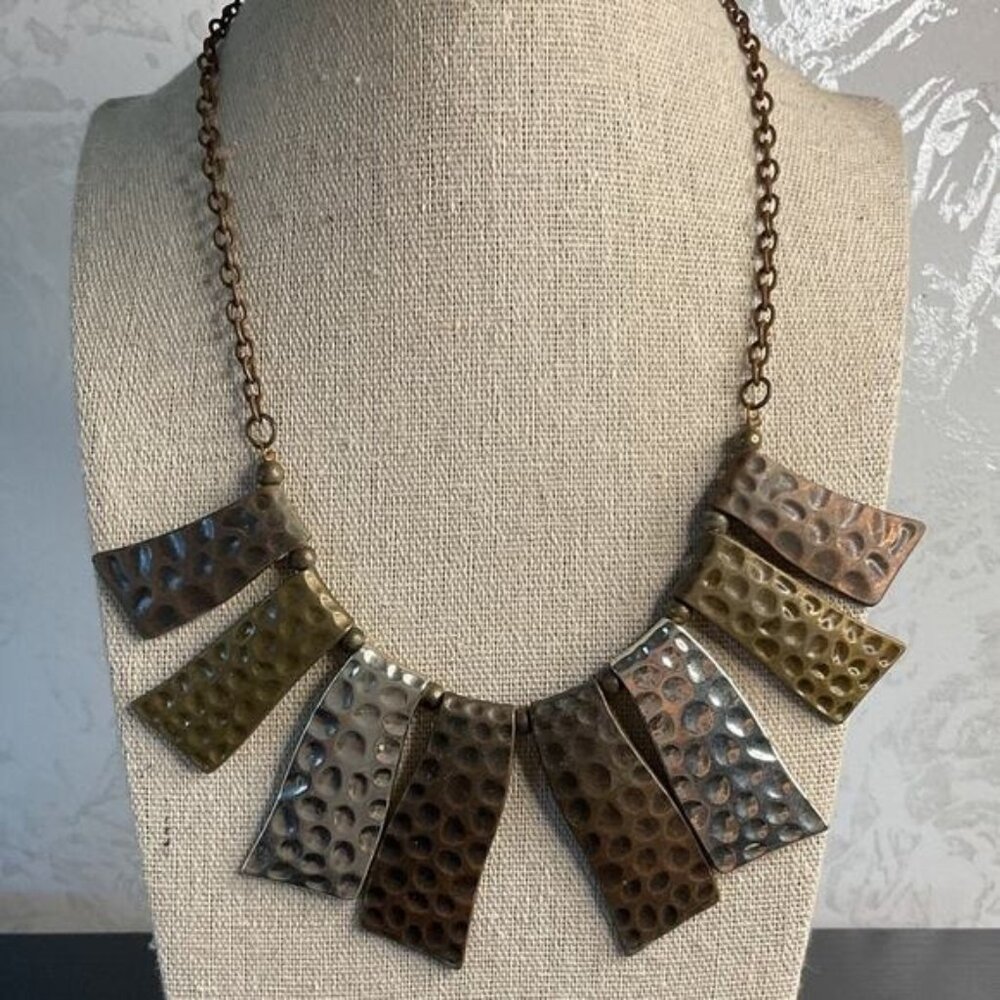 Hammered Multicolor Metal Statement Necklace With Adjustable Chain